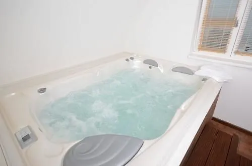 Frantisek بيت ضيافة 4*